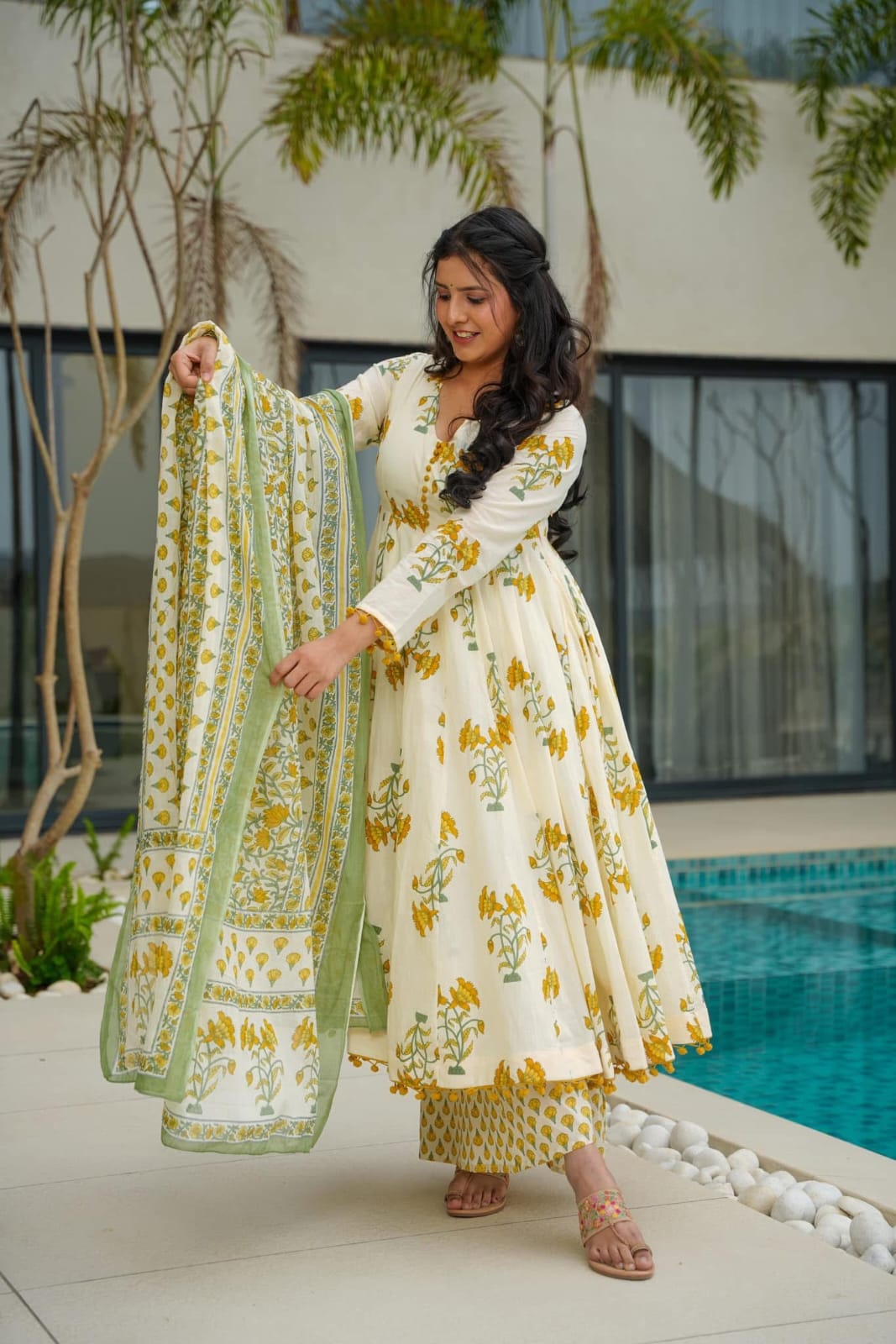 Elegant Cream Anarkali Kurta Set: Yellow Floral Print, Green Dupatta, Flared Design