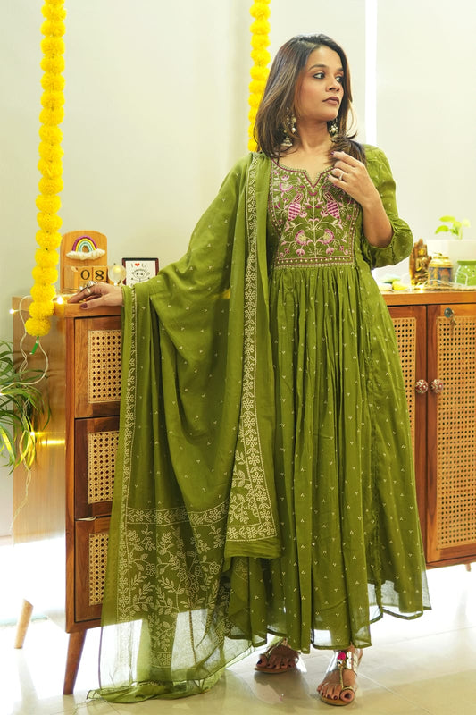Vibrant Green Pure Cotton Kurta Set for Women: Comfortable, Stylish Ethnic Attire