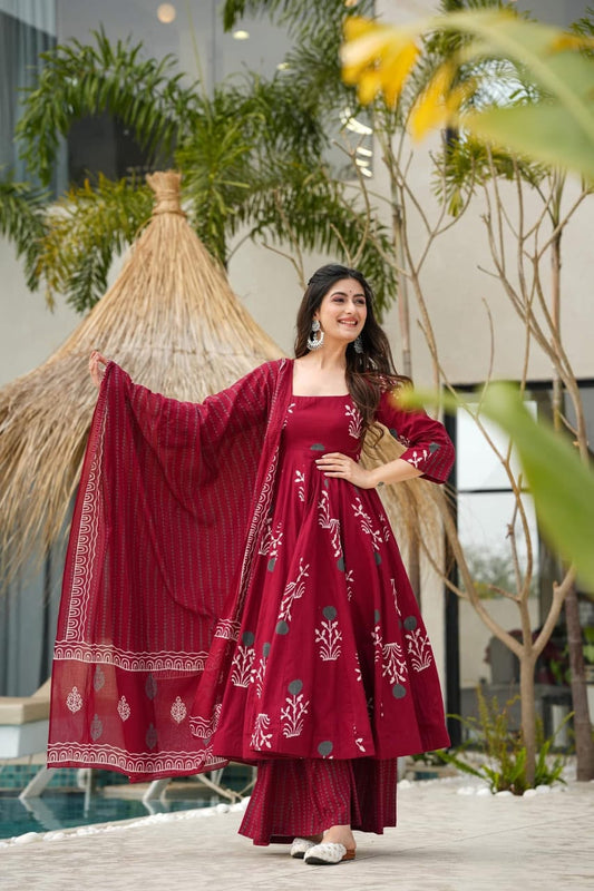 Chic Anarkali Cotton Kurta Set - Breathable, Flattering, Distinctive Discharge Print