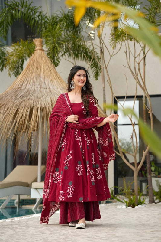 Chic Anarkali Cotton Kurta Set - Breathable, Flattering, Distinctive Discharge Print