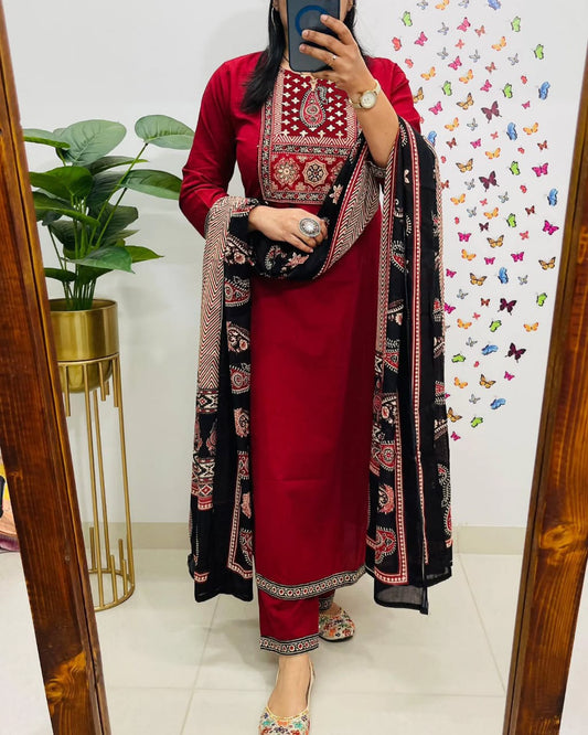 Vibrant Kutch Patch Print Kurta Set with Dupatta & Pant - Ethnic Chic