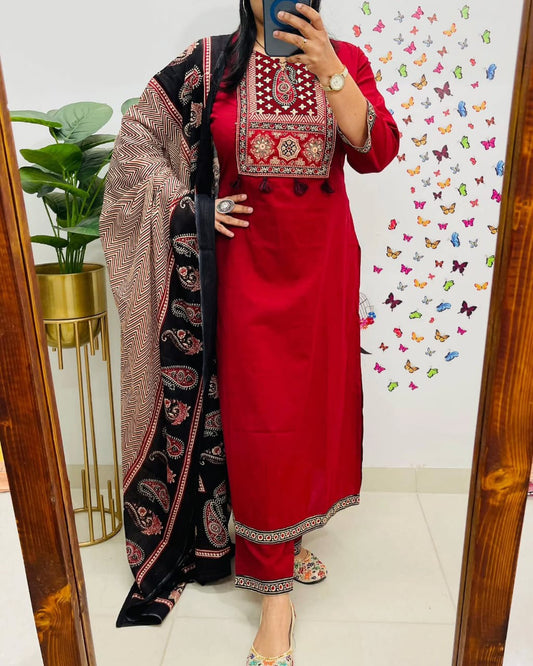 Vibrant Kutch Patch Print Kurta Set with Dupatta & Pant - Ethnic Chic