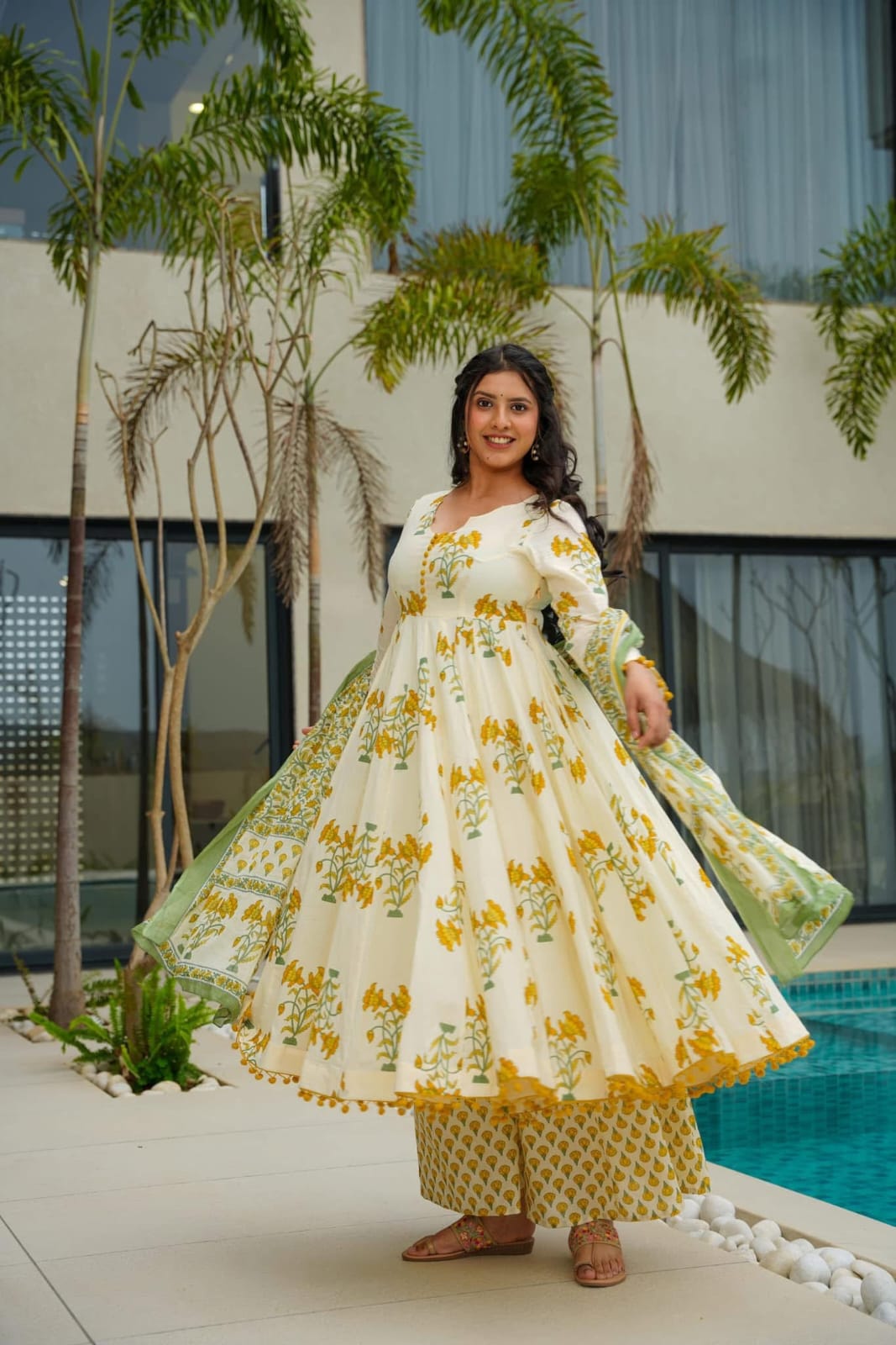 Elegant Cream Anarkali Kurta Set: Yellow Floral Print, Green Dupatta, Flared Design