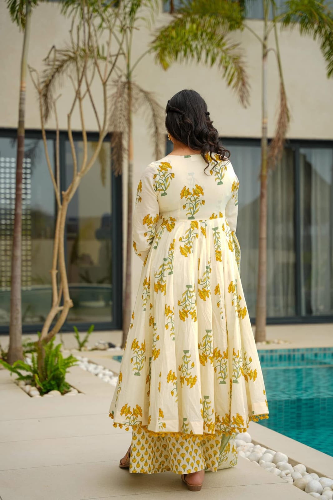 Elegant Cream Anarkali Kurta Set: Yellow Floral Print, Green Dupatta, Flared Design
