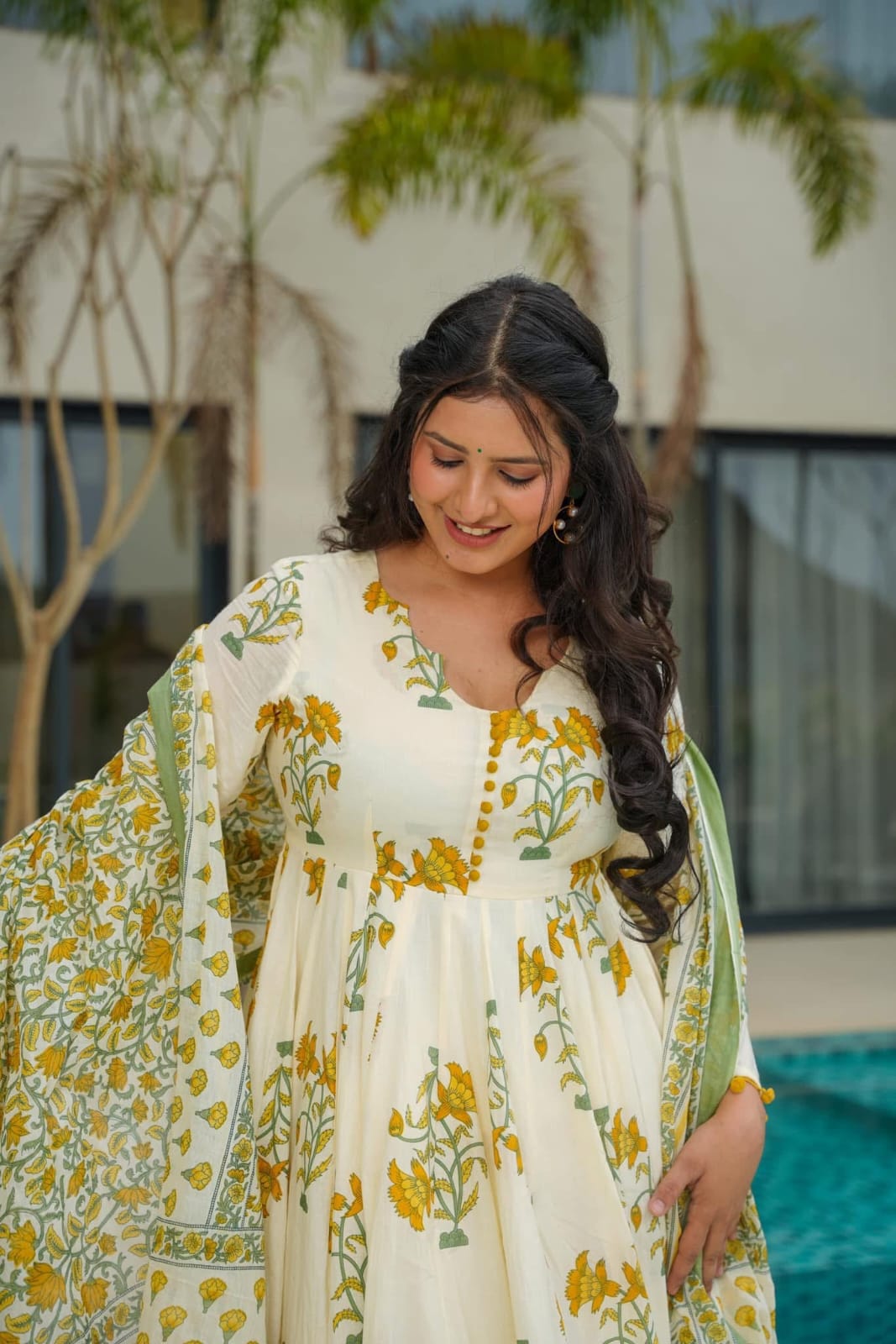 Elegant Cream Anarkali Kurta Set: Yellow Floral Print, Green Dupatta, Flared Design