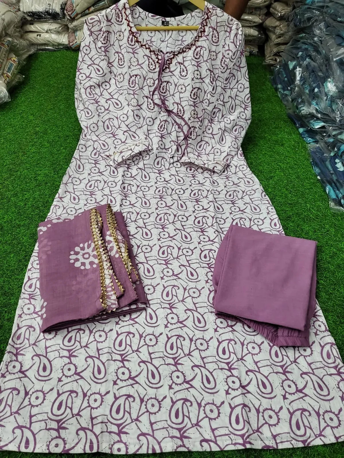 Elegant Lavender Pure Cotton Kurta Set, Breathable Comfort, Stylish Ethnic Wear